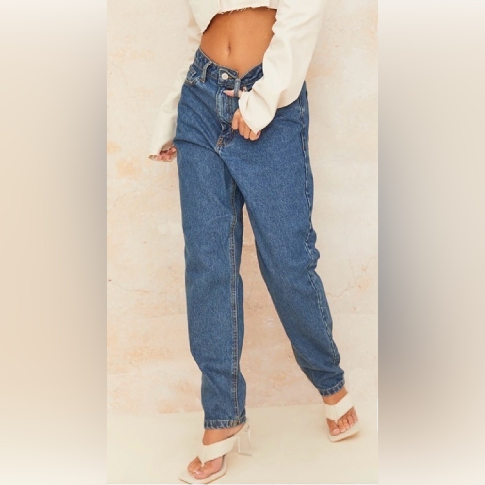 PrettyLittleThing Blue High Rise Jeans - Picture 2 of 4